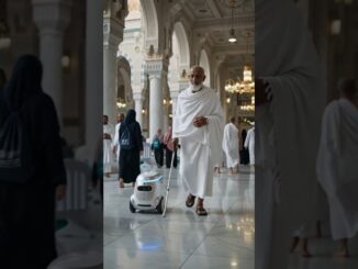 AI Companion Guides Blind Pilgrim Safely in Makkah❤️ #1millionviews Accessibility #SmartGuide #View