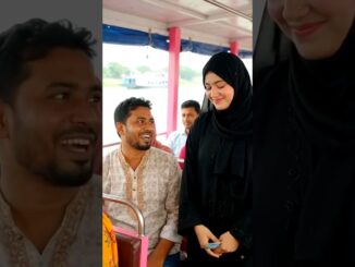 আকর্ষণ মহিলা মাঝির গোলাপি নৌকাতে #pink #bort #ai #news