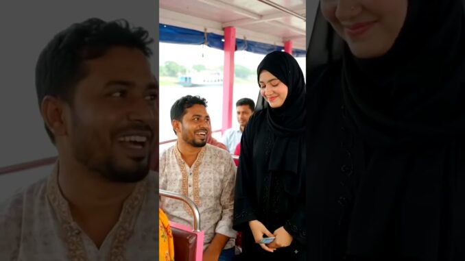 আকর্ষণ মহিলা মাঝির গোলাপি নৌকাতে #pink #bort #ai #news